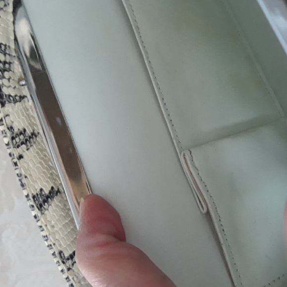 Vintage 1960's snakeskin evening purse - Picture 10 of 11